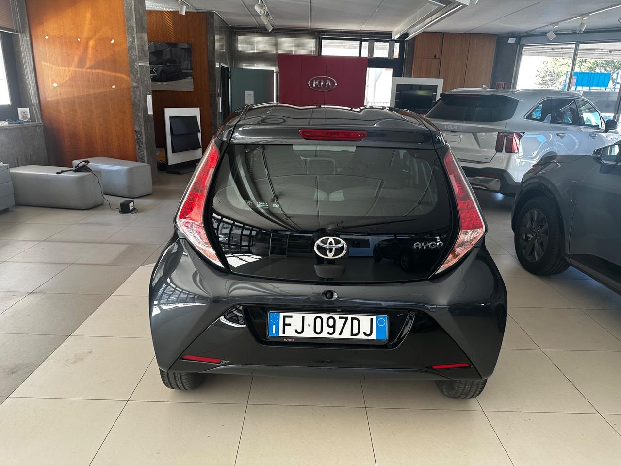 Toyota Aygo 1.0 VVT-i 69 CV 5 porte x-cite