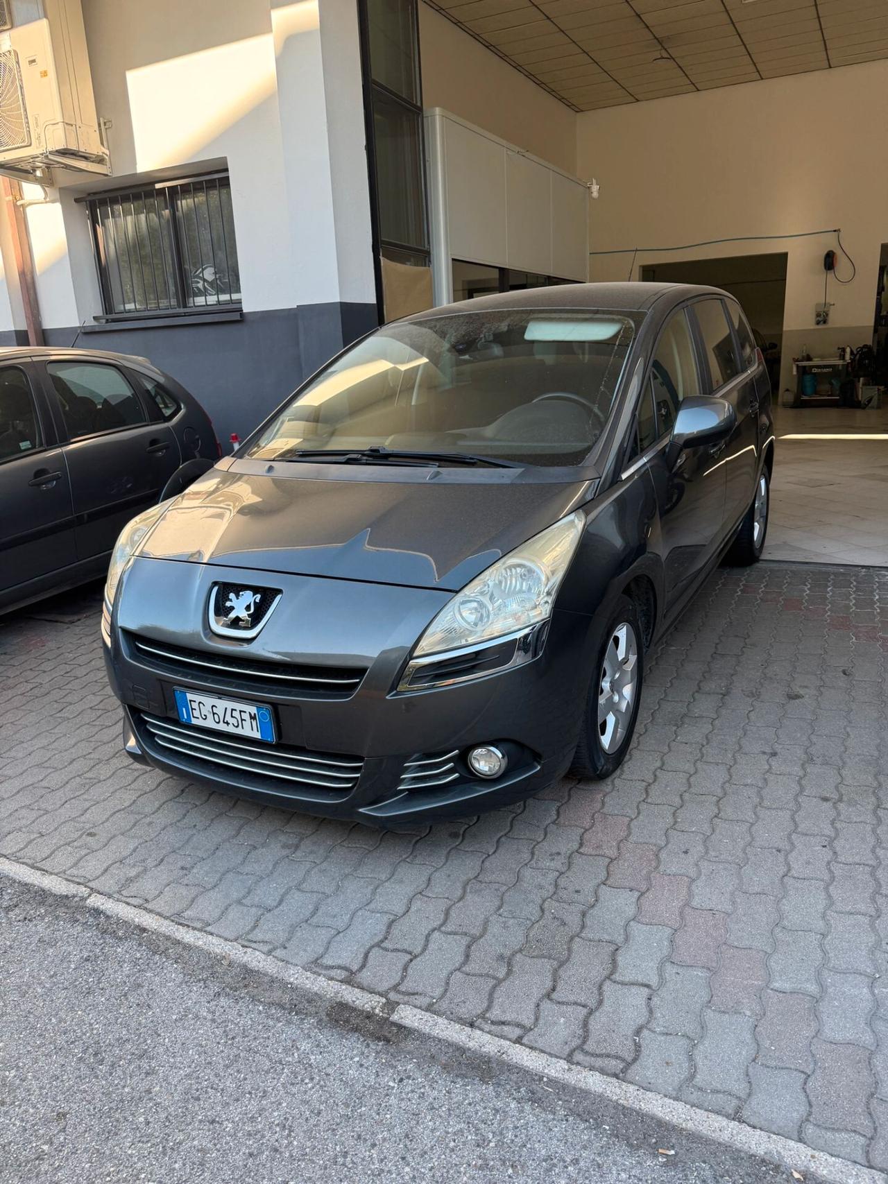 Peugeot 5008 2.0 HDi 150CV Business