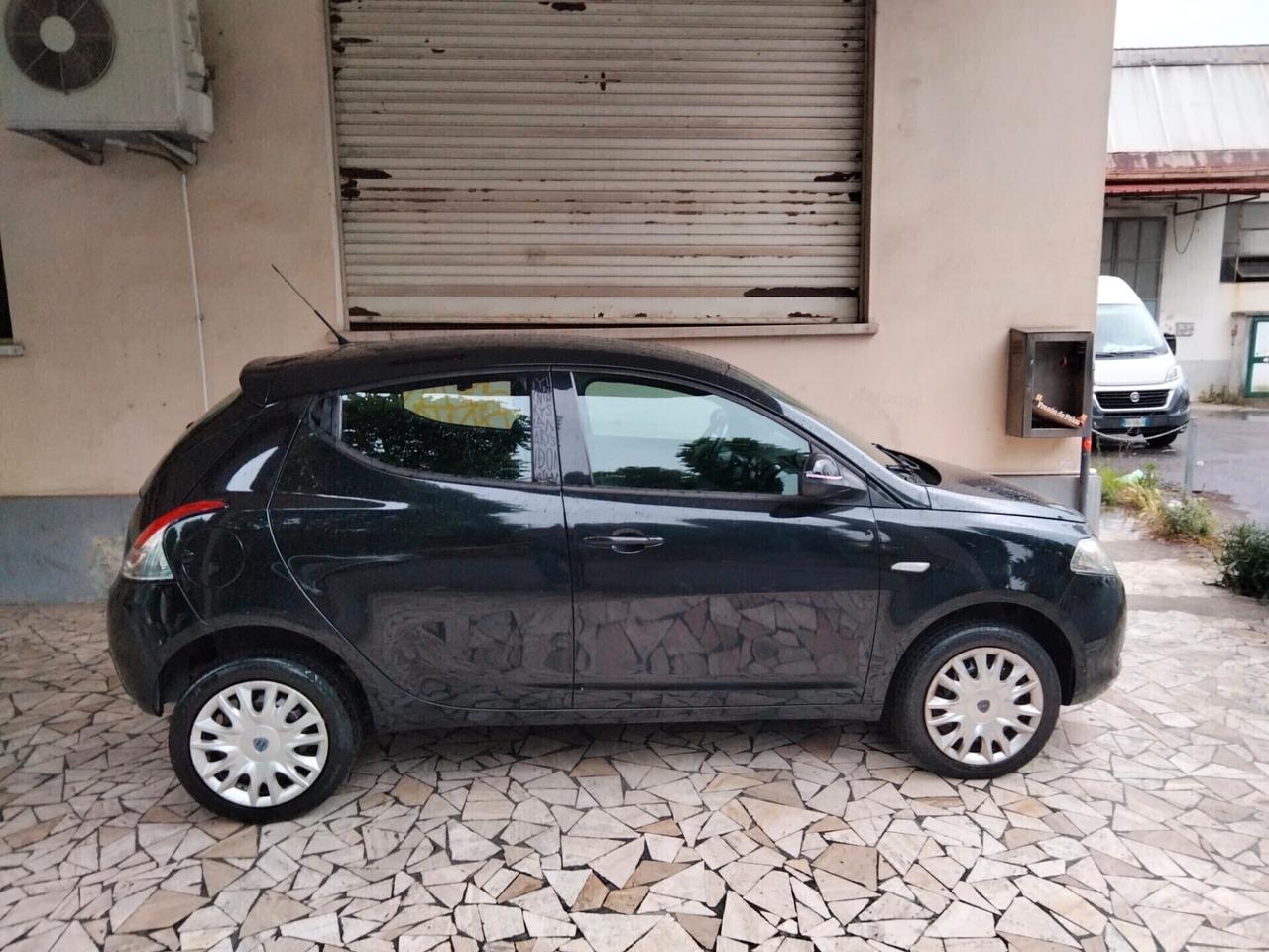 Lancia Ypsilon 0.9 TwinAir 85 CV 5 porte S&S DFN Gold 2014 NEOPATENTATI