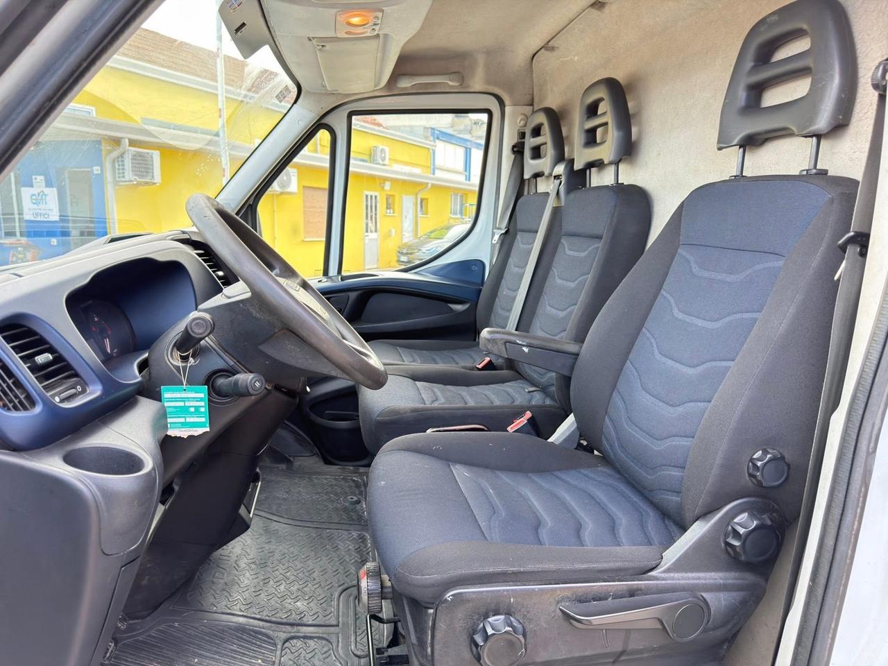 Autocarro IVECO DAILY 35-180 IVA INCLUSA