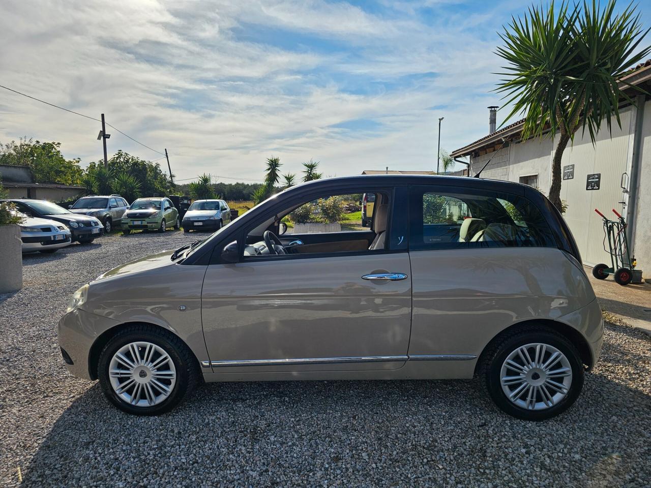 Lancia Ypsilon 1.4 77cv ADATTA X NEOPATENTATI