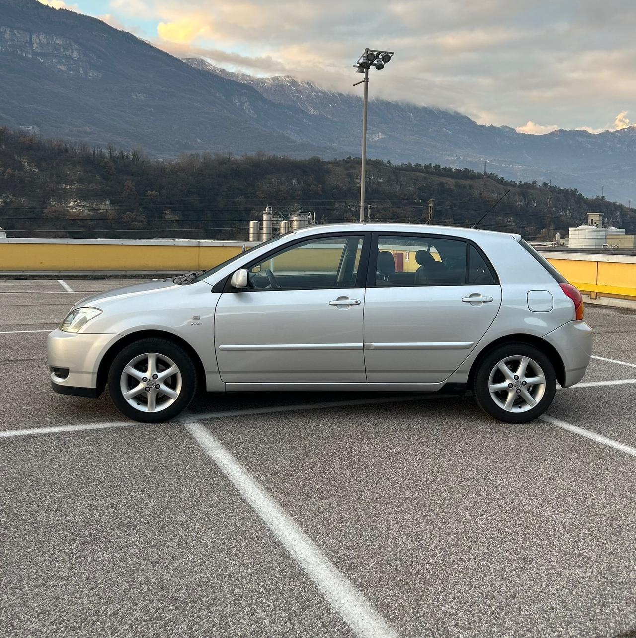 Toyota Corolla 1.6 Benzina 5 porte Neopatentati