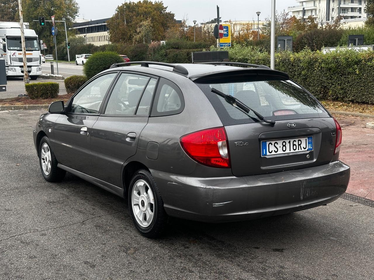Kia Rio 1.5i 16V cat 5 porte LS Top