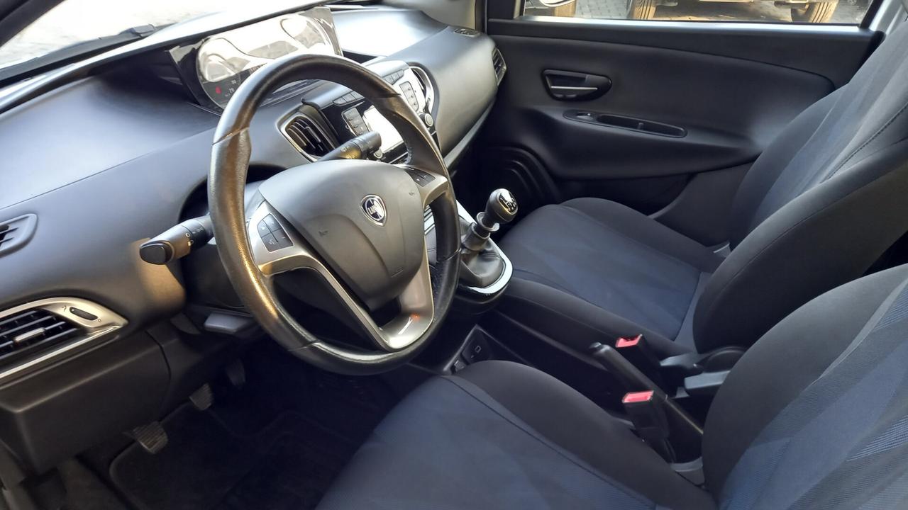 Lancia Ypsilon 1.0 FireFly 5 porte S&S Hybrid Gold