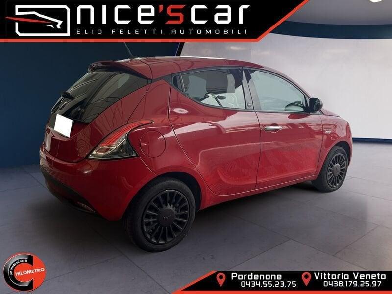 Lancia Ypsilon 1.0 FireFly 5 porte S&S Hybrid Ecochic Silver