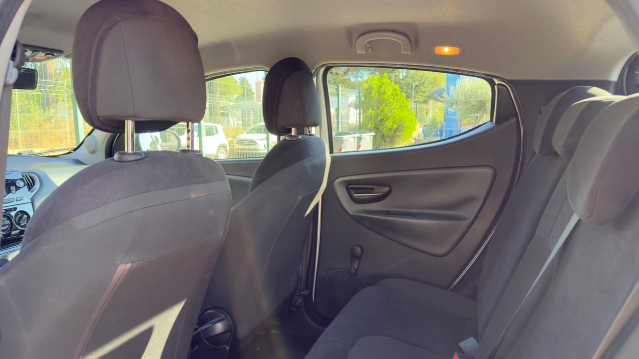 Lancia Ypsilon 1.2 69 CV 5 porte 30th Anniversary 2015