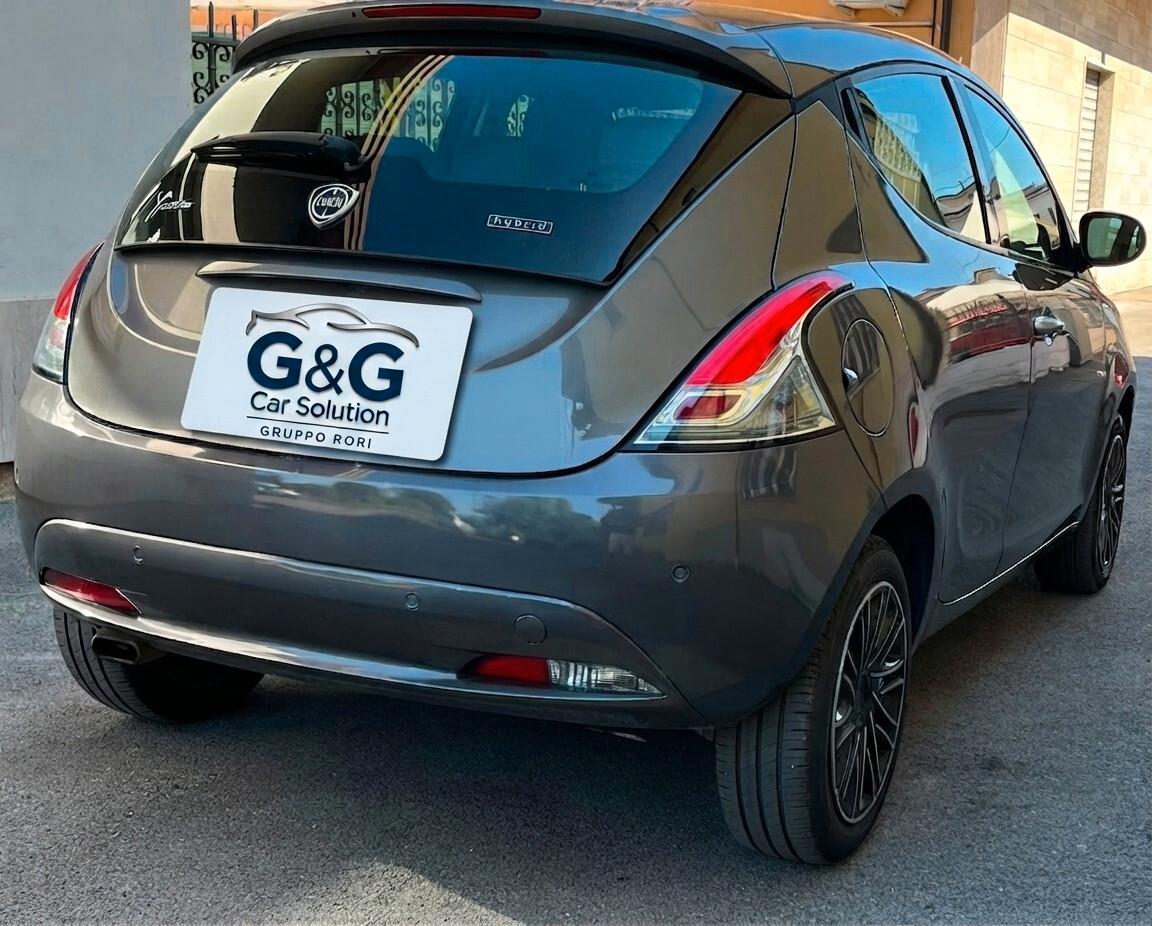 Lancia Ypsilon 1.0 Hybrid Gold