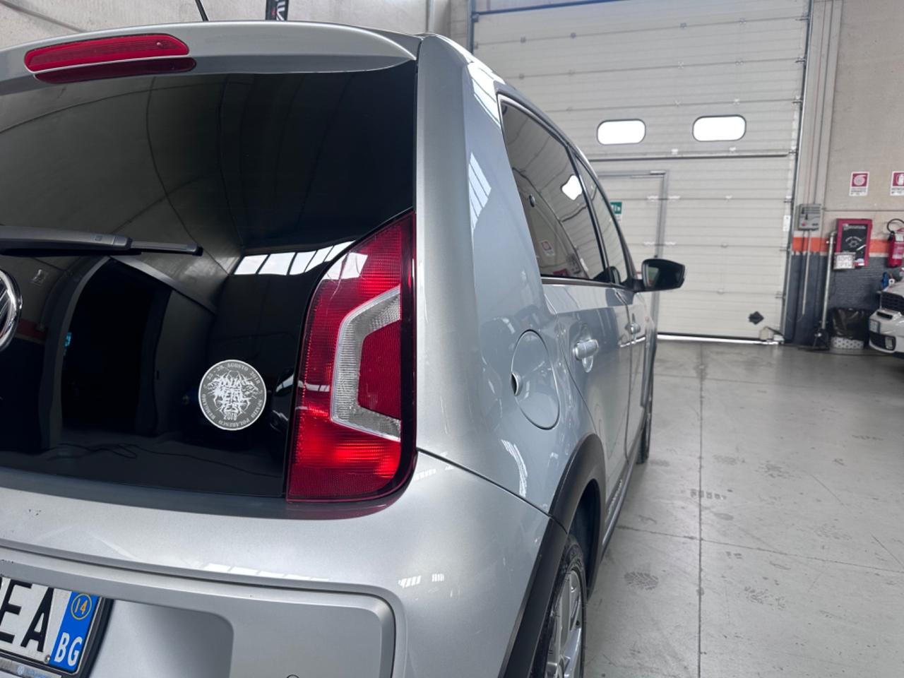 Volkswagen up! 1.0 75 CV 5p. cross up!