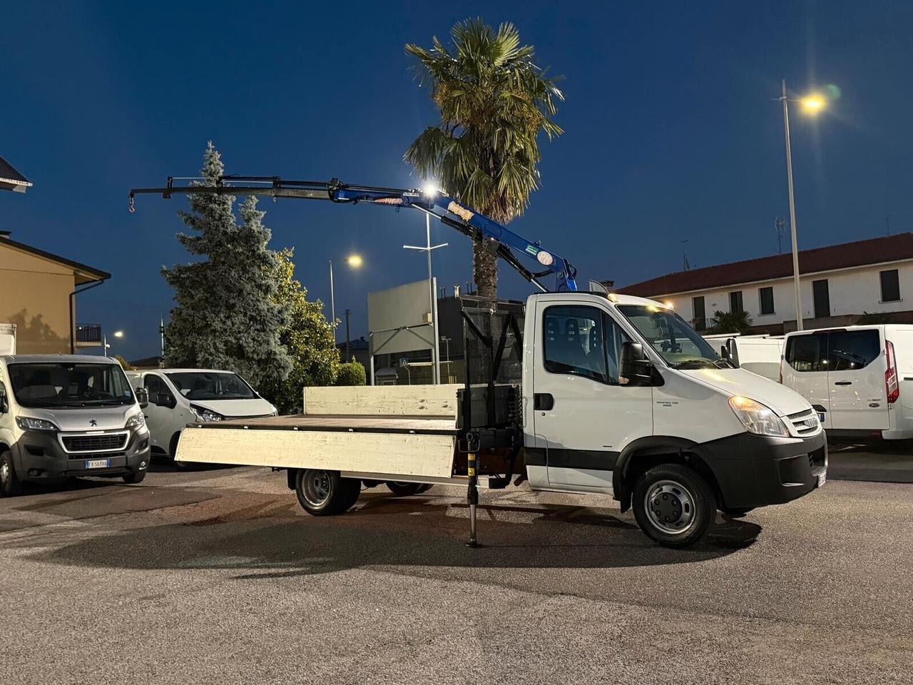 IVECO DAILY 35C 18 MOTORE 3.0 1 80 CV CASSONE DA 430 FISSO E GRU PM 3 ALTEZZA 10M