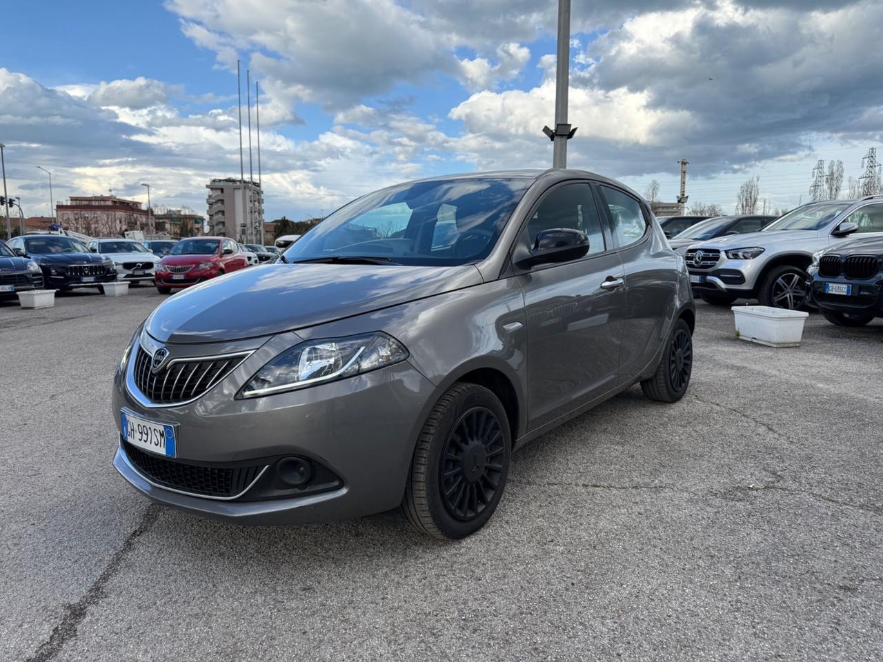 Lancia Ypsilon 1.0 FireFly 5 porte S&S Hybrid Ecochic Silver
