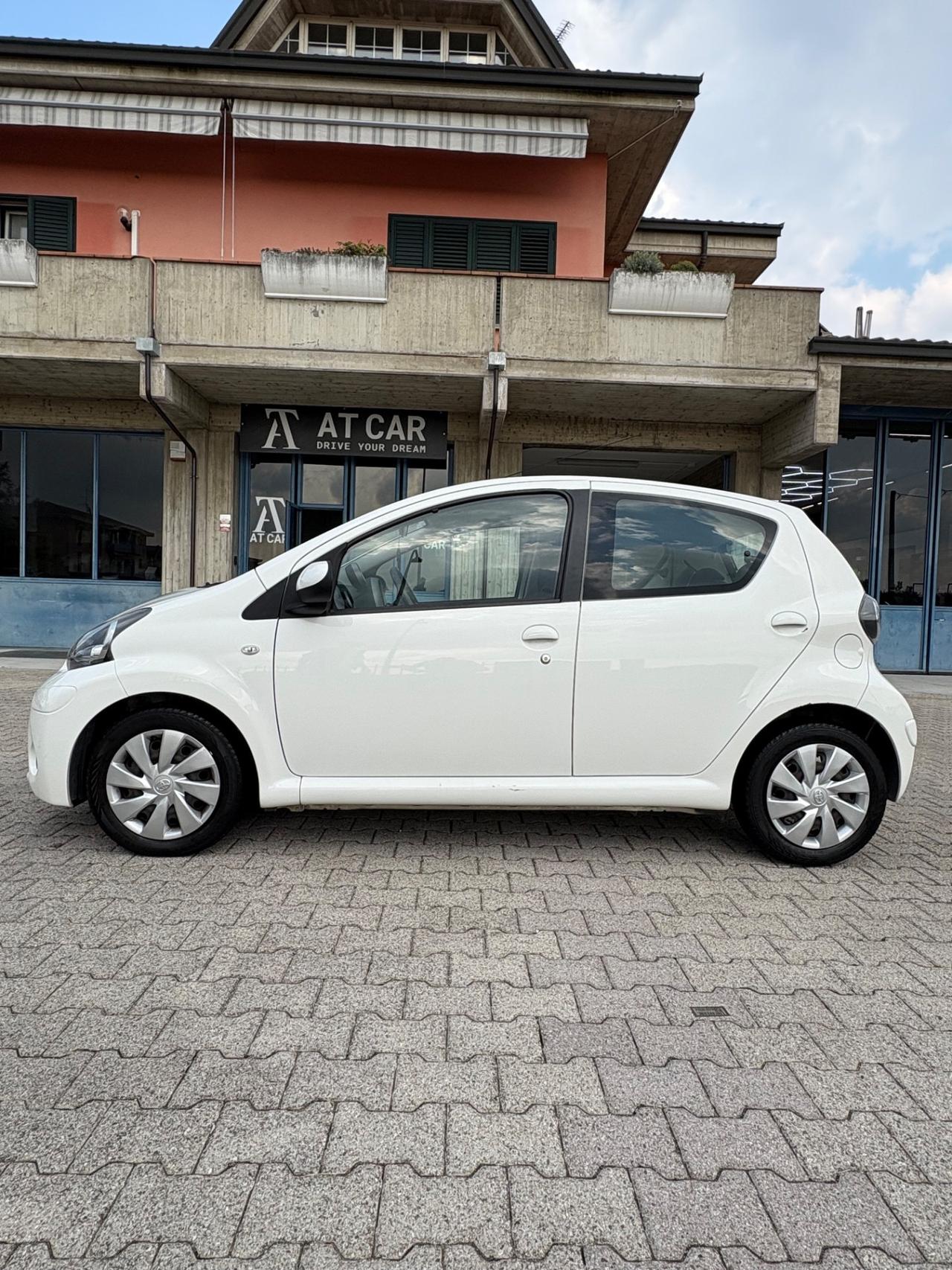 Toyota Aygo 1.0 12V VVT-i 5 porte Orange Connect MMT