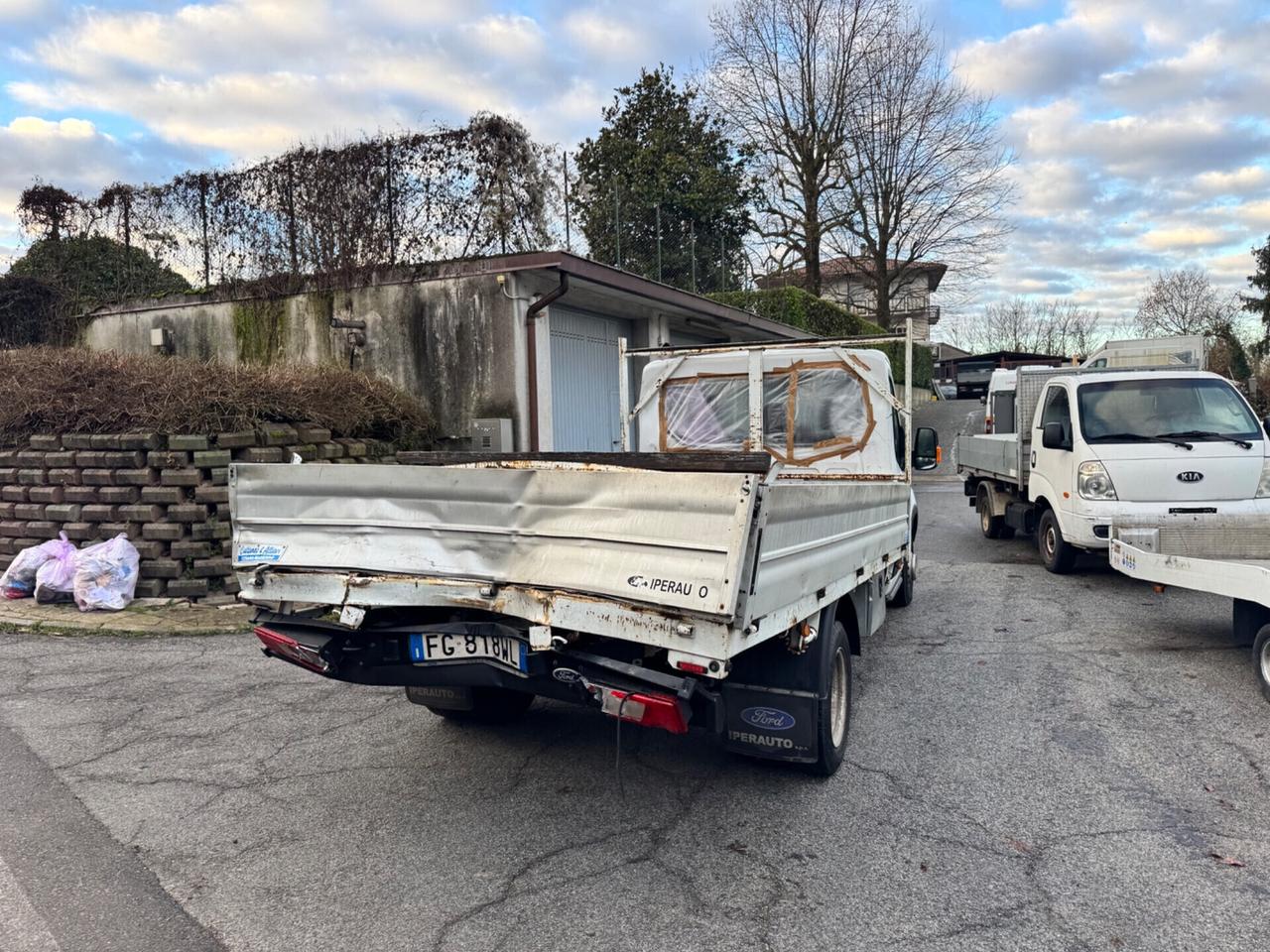 Ford transit incidentato