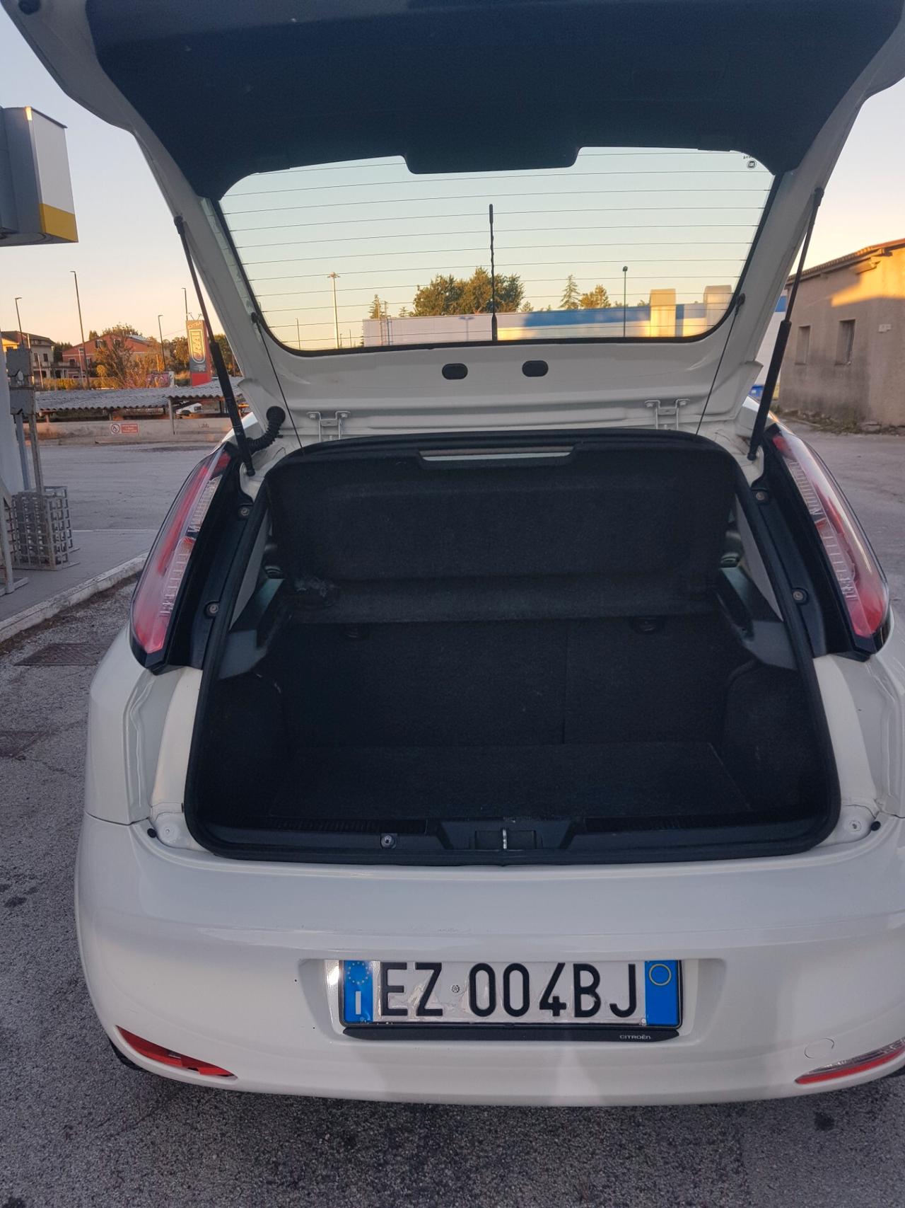 Fiat Punto 1.4 8V 5 porte Natural Power anno 2015