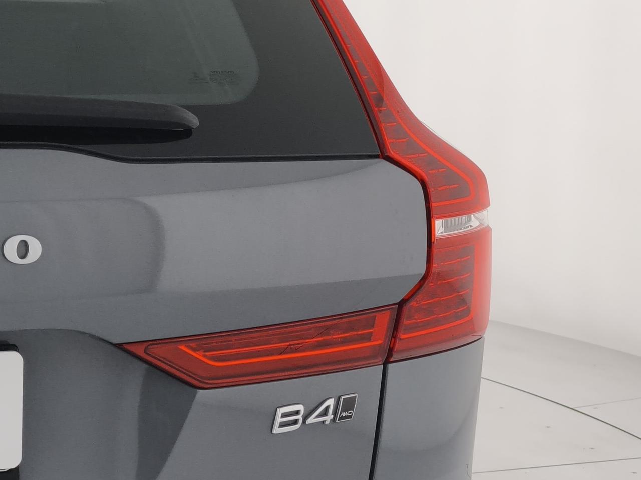 Volvo XC60 2.0 b4 Plus Dark awd