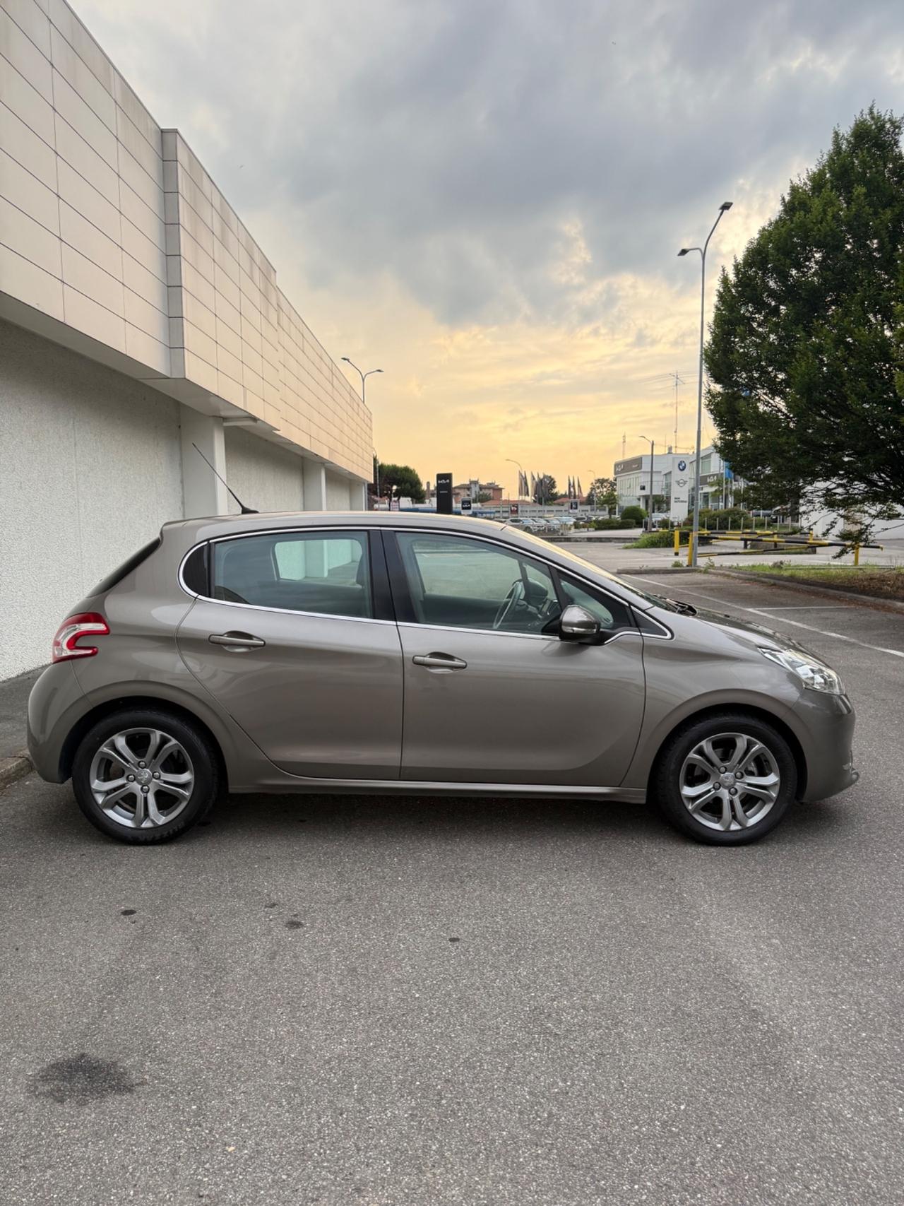 Peugeot 208 1.4 HDi 68 CV 5 porte Access