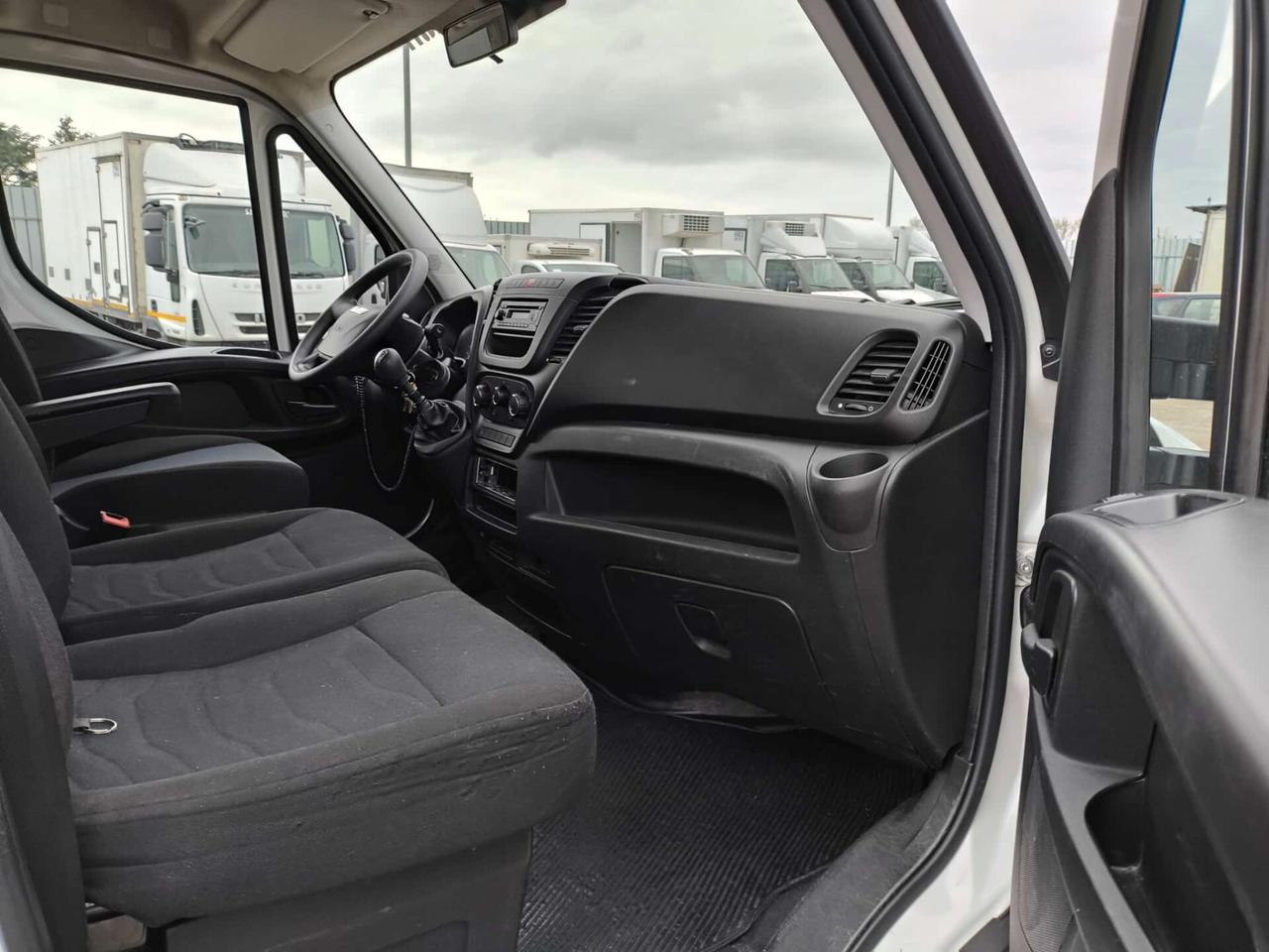 IVECO DAILY 35C16 RIBALTABILE TRILATERALE CON GRU' HC 33 RIF:5224