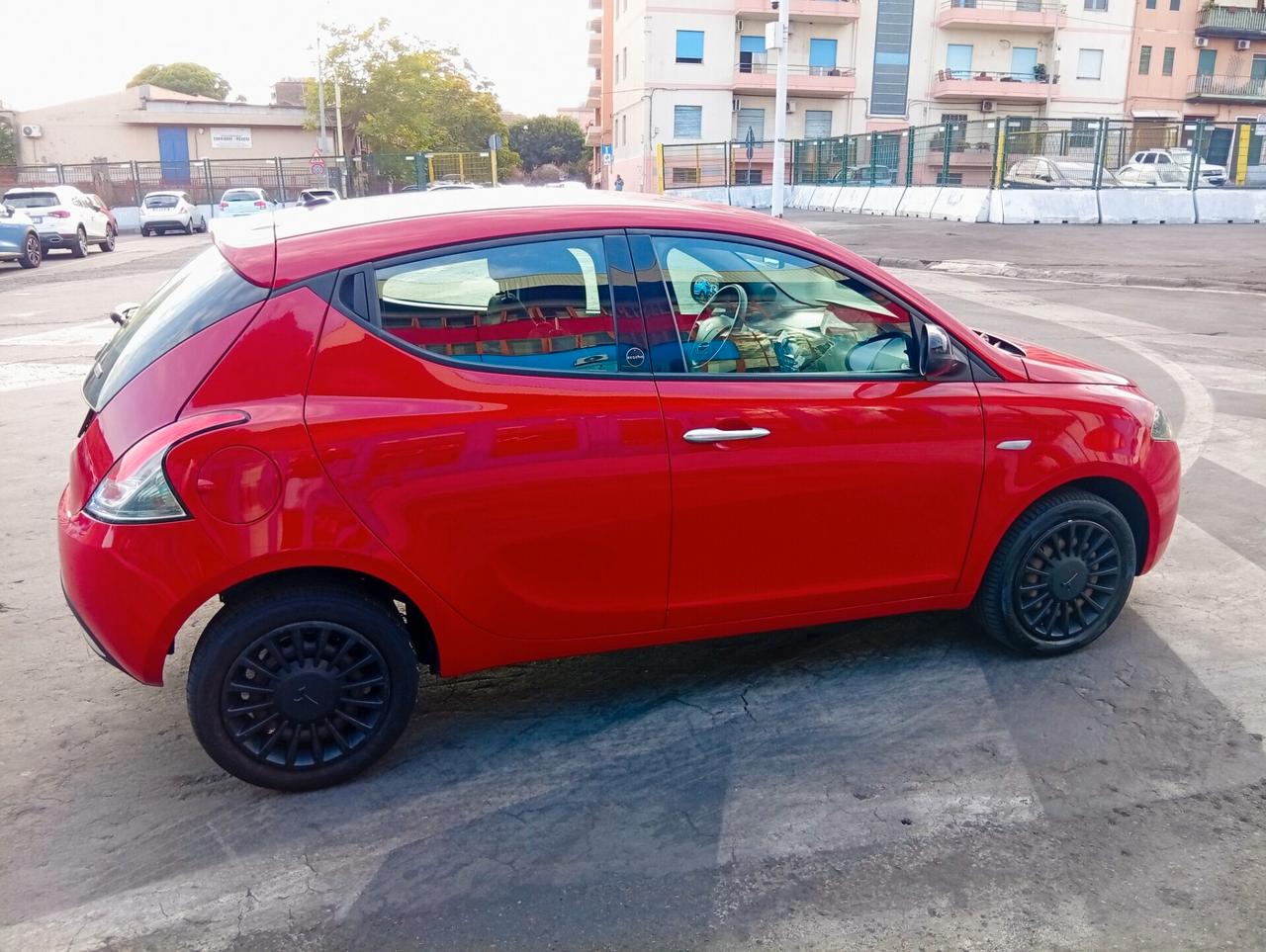 Lancia Ypsilon 1.0 FireFly 5 porte S&S Hybrid Ecochic Gold