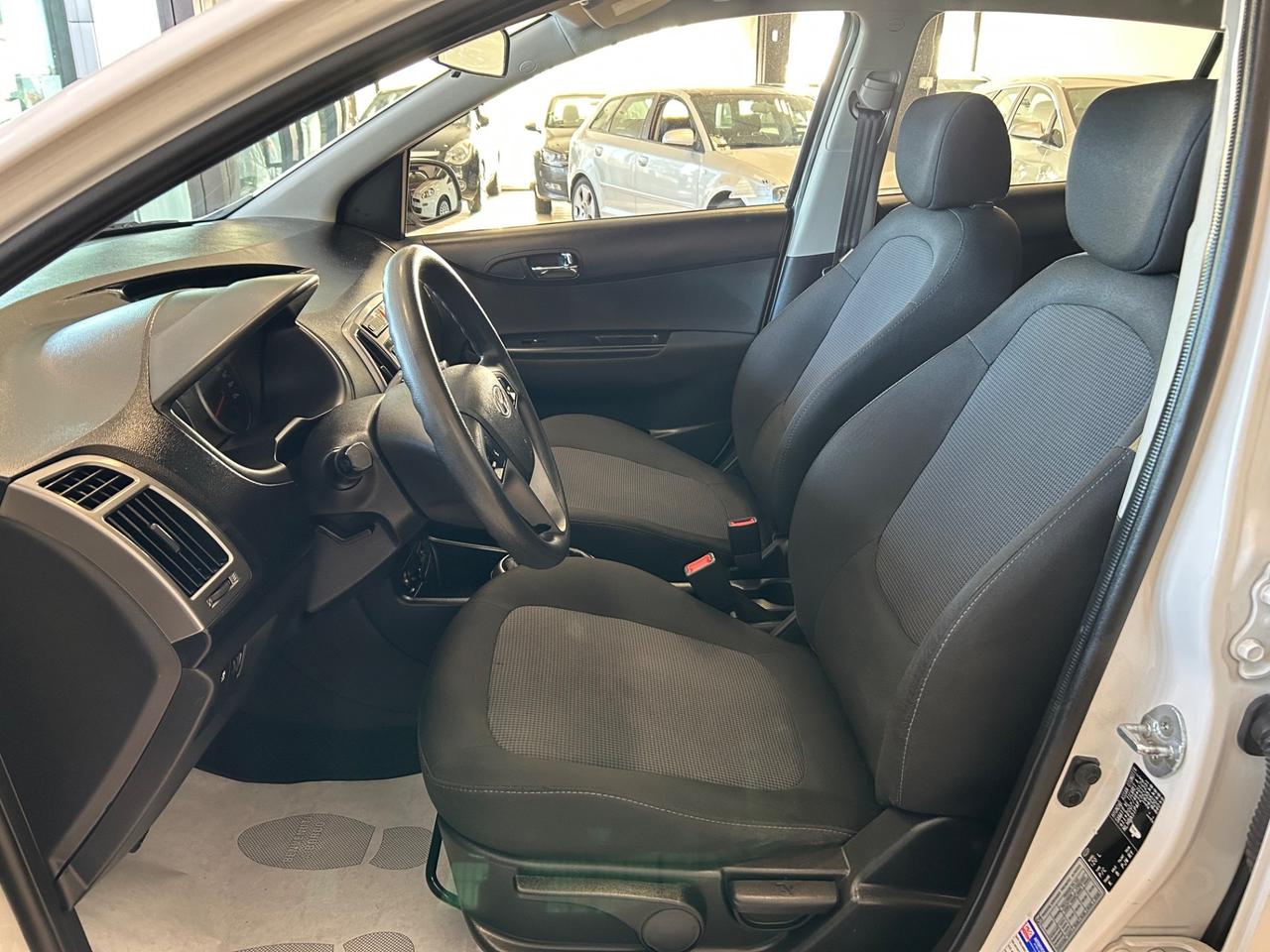 Hyundai i20 - 2014 1.1 CRDi 75cv NEOPATENTATI