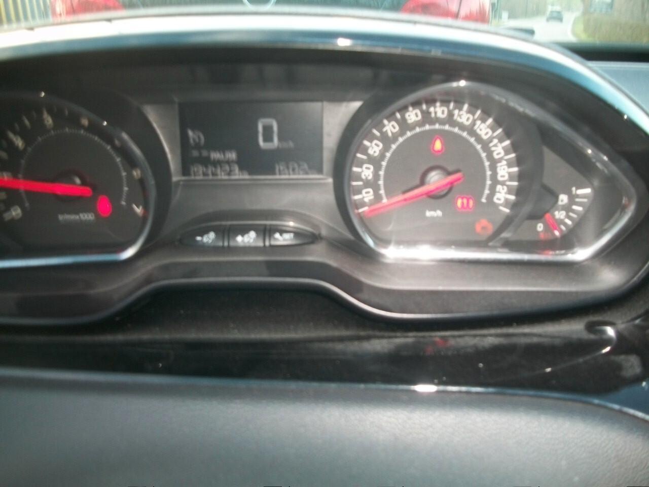 Peugeot 208 1.0 VTi 68 CV 3 porte Active si neopatentati garanzia un anno