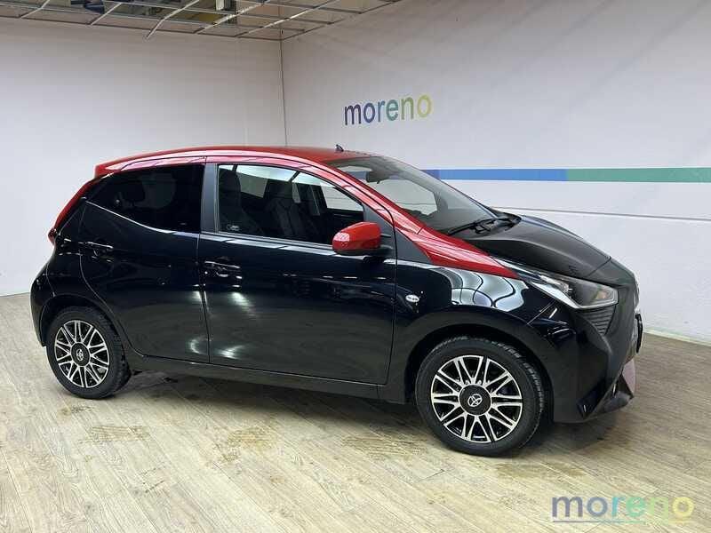 Toyota Aygo 1.0 x-clusiv red pack 72 CV