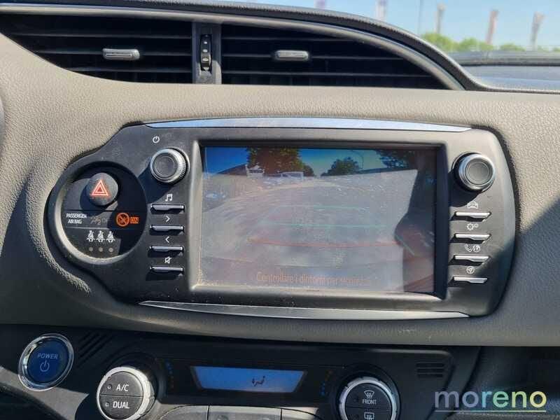 Toyota Yaris 1.5 hybrid Business 5p