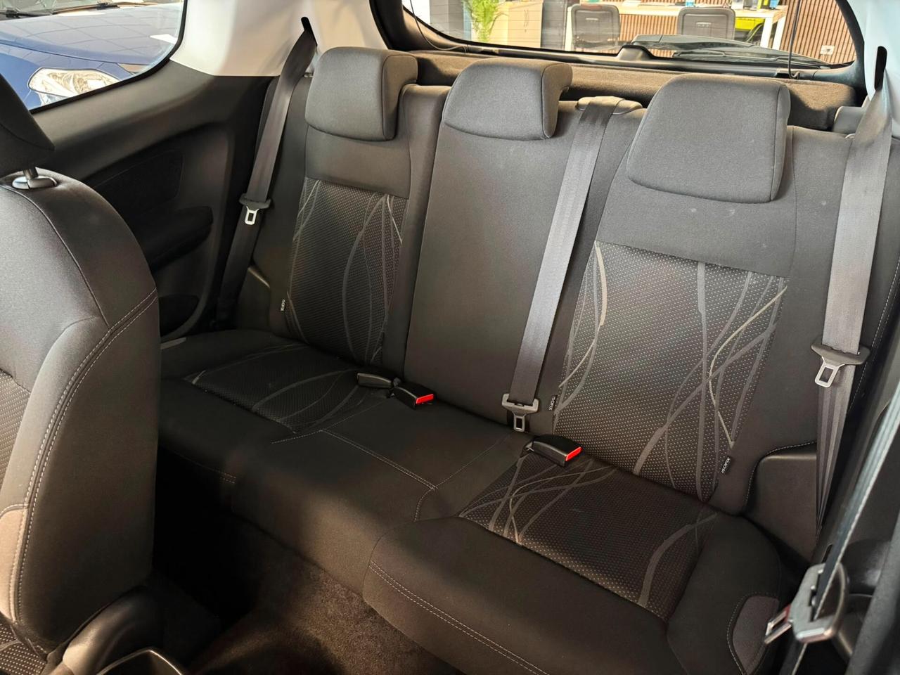 Peugeot 208 1.4 HDi 68 CV 3 porte Allure non e predisposta della cinghia a bagno d'olio