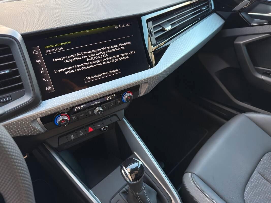 Audi A1 1.0 116CV Identity Contrast S Line Interno S tronic