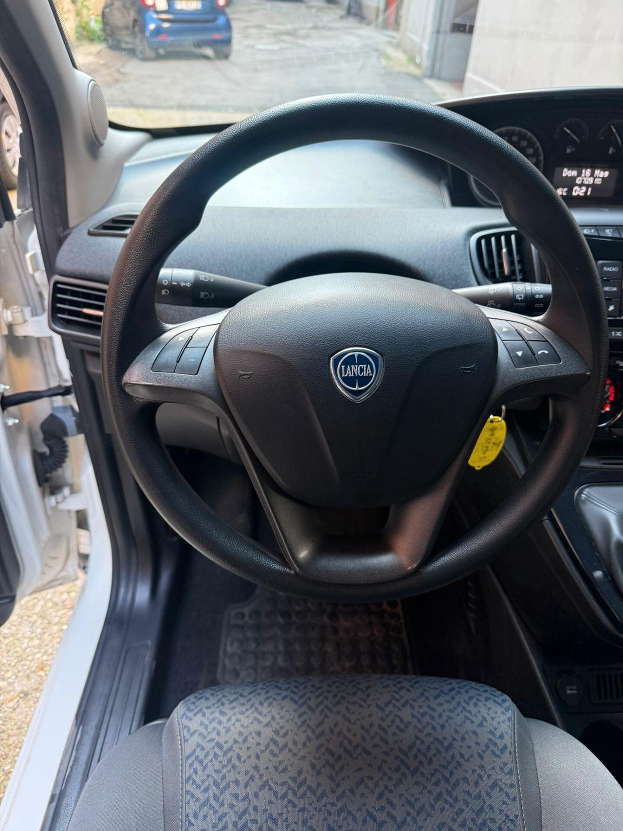 Lancia Ypsilon 1.0 FireFly 5 porte S&S Hybrid Ecochic Silver