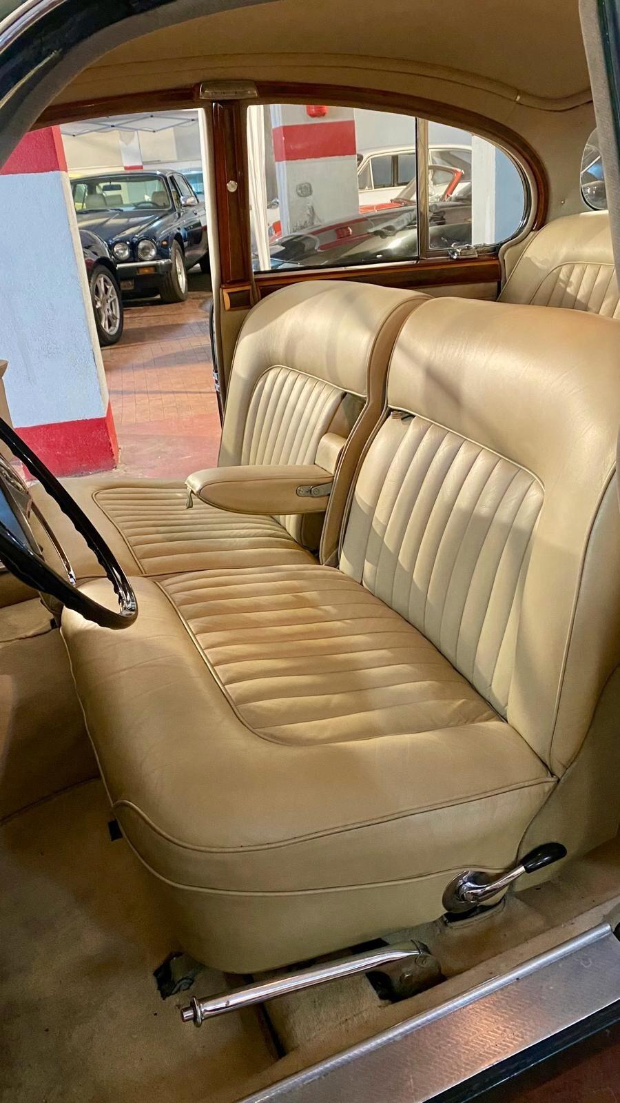 Daimler 250-V8 (Automatic)