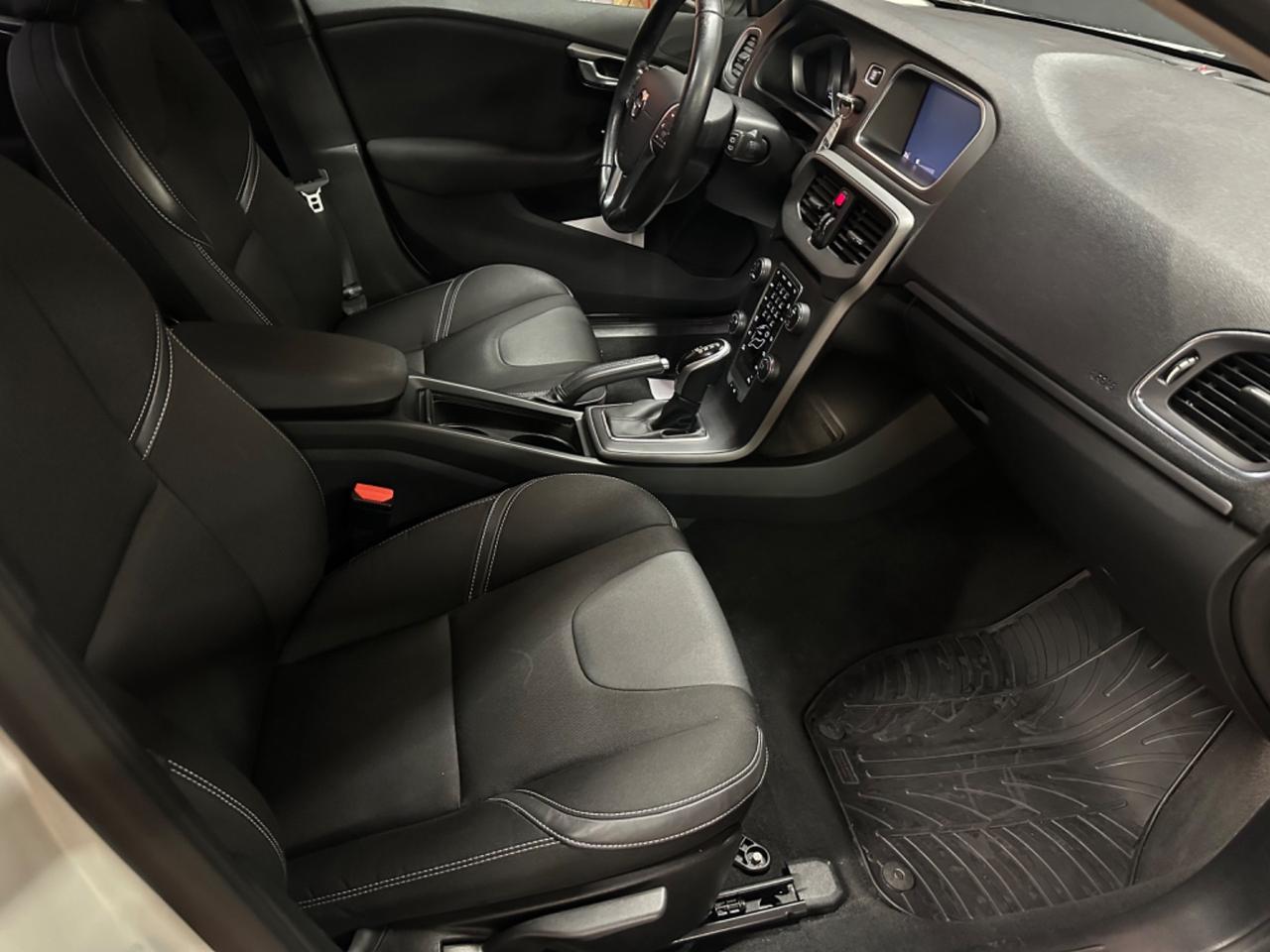 Volvo V40 D2 Geartronic Business Plus