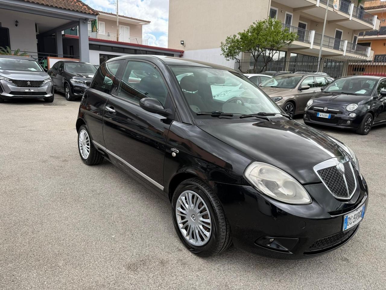 Lancia Ypsilon 1.3 MJT 90 CV Oro Bianco