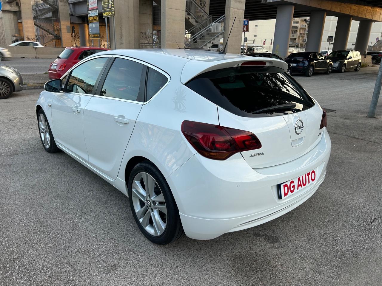 Opel Astra 1.7 CDTI 110 cv cosmo 2012