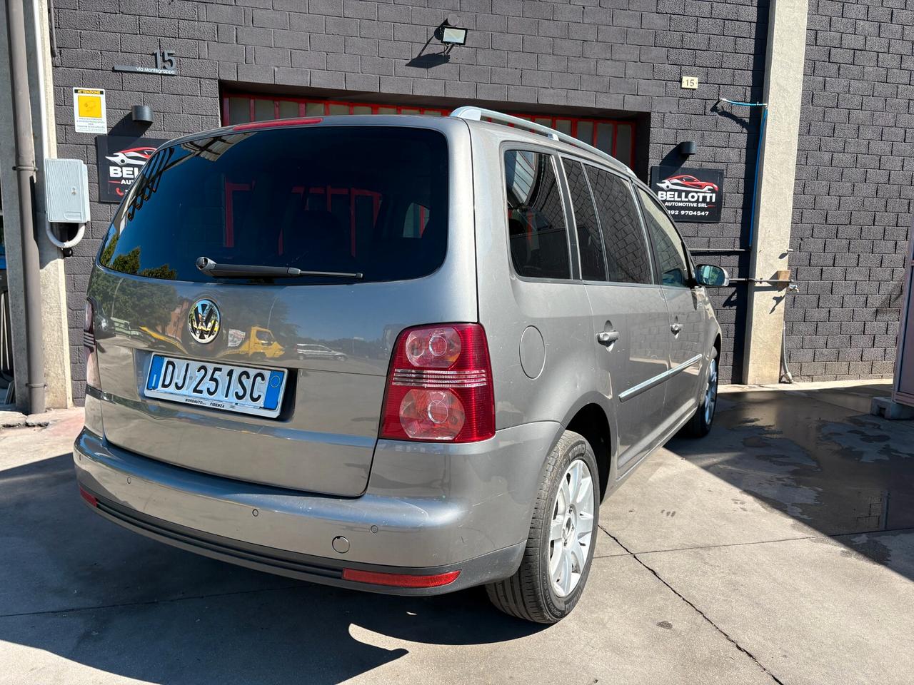 Volkswagen Touran 2.0 TDI DPF DSG Highline 7 POSTI