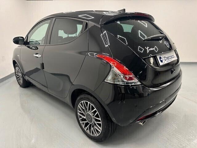 Lancia Ypsilon 1.0 5 porte *NEOPATENTATI*