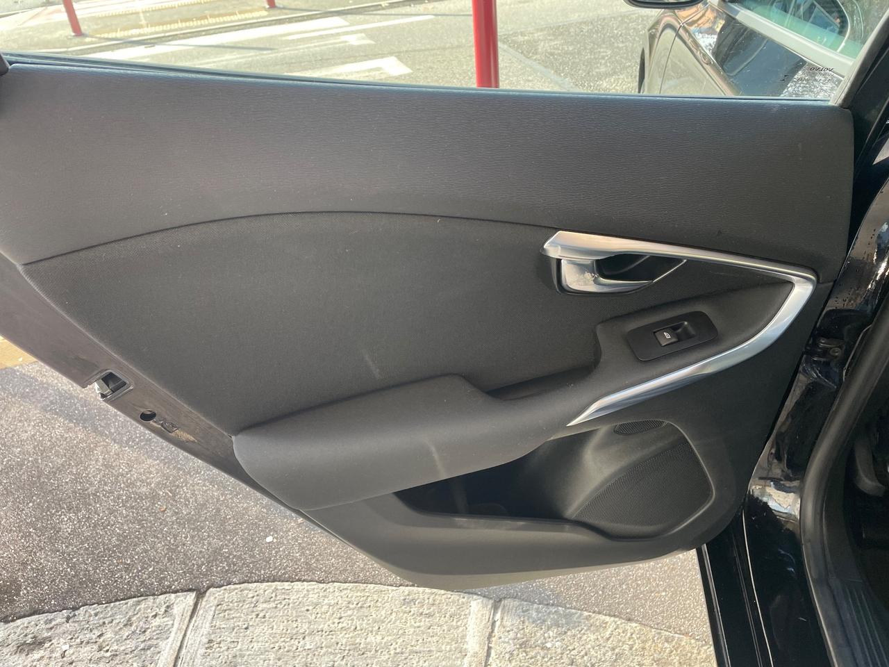 Volvo V40 2.0 D2 120cv MOMENTUM/GARANZIA 12 MESI