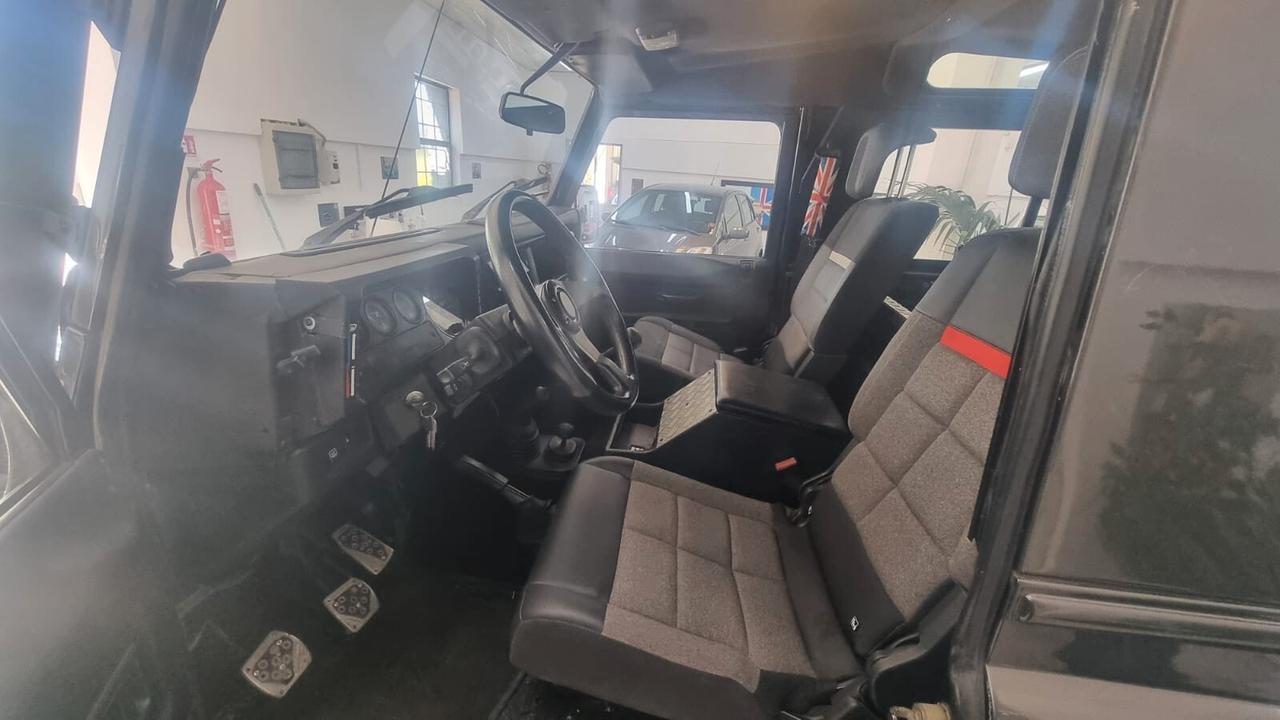 Land Rover Defender LAND ROVER