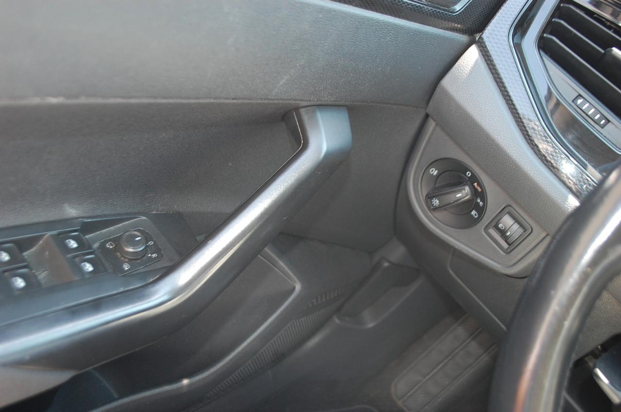 Volkswagen Taigo 1.0 tsi Life 110CV dsg Uff Italy Navi Led USB