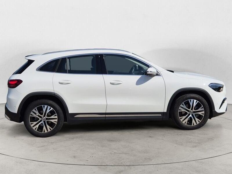 Mercedes-Benz GLA 180 d Progressive Advanced auto