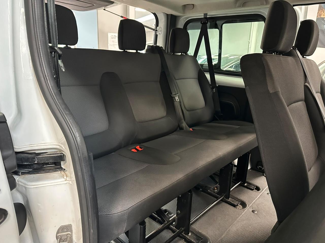 Nissan Primastar 2.0 dCi 110CV PC-TN Bus