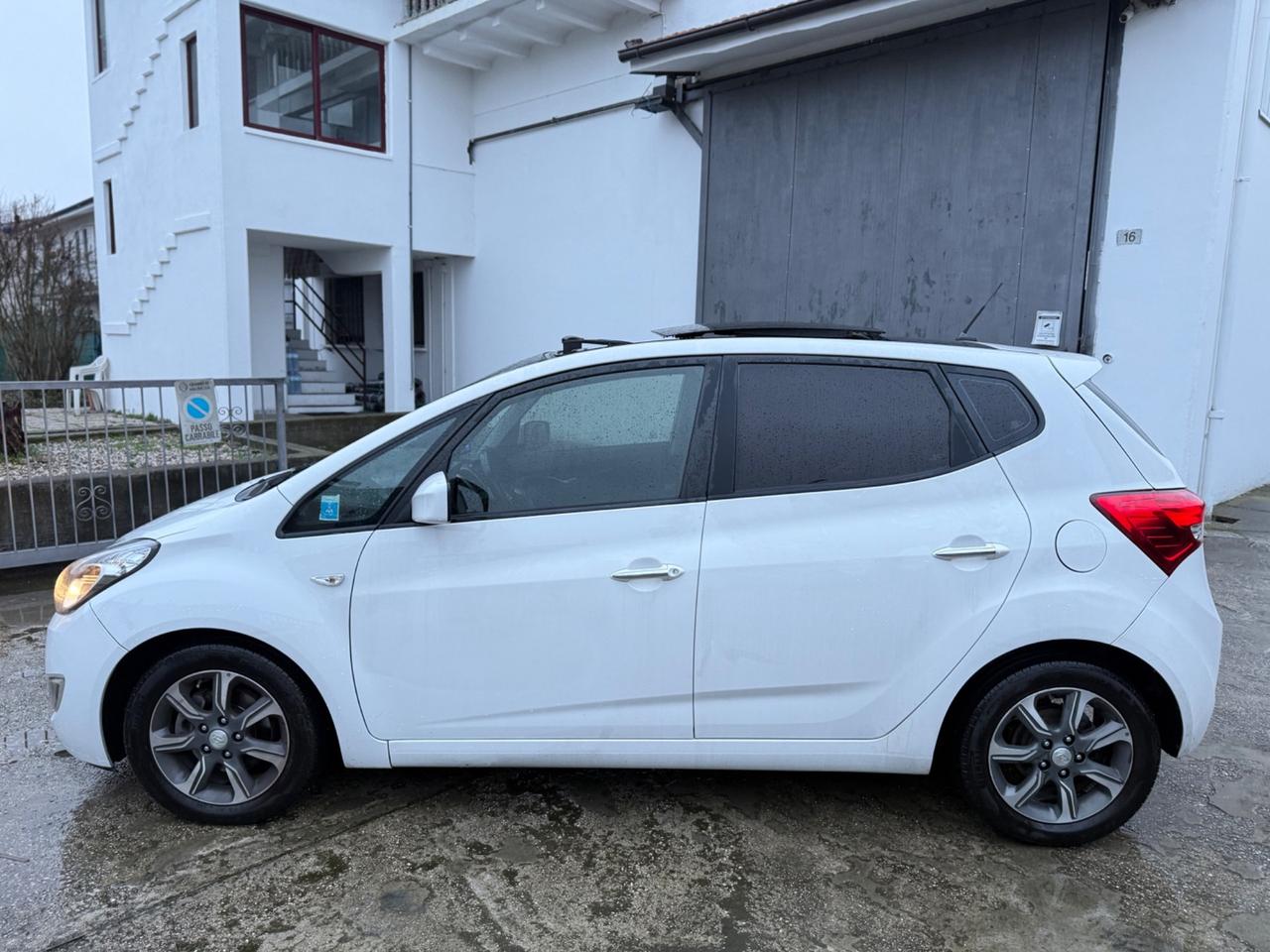 Hyundai iX20 1.6 CRDI FULL TETTO APRIBILE NEOPATENTATI