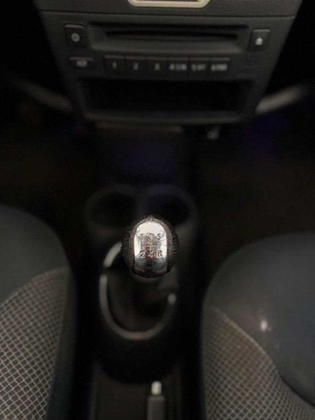 TOYOTA Yaris 1.3i 16V cat 3 porte Sol