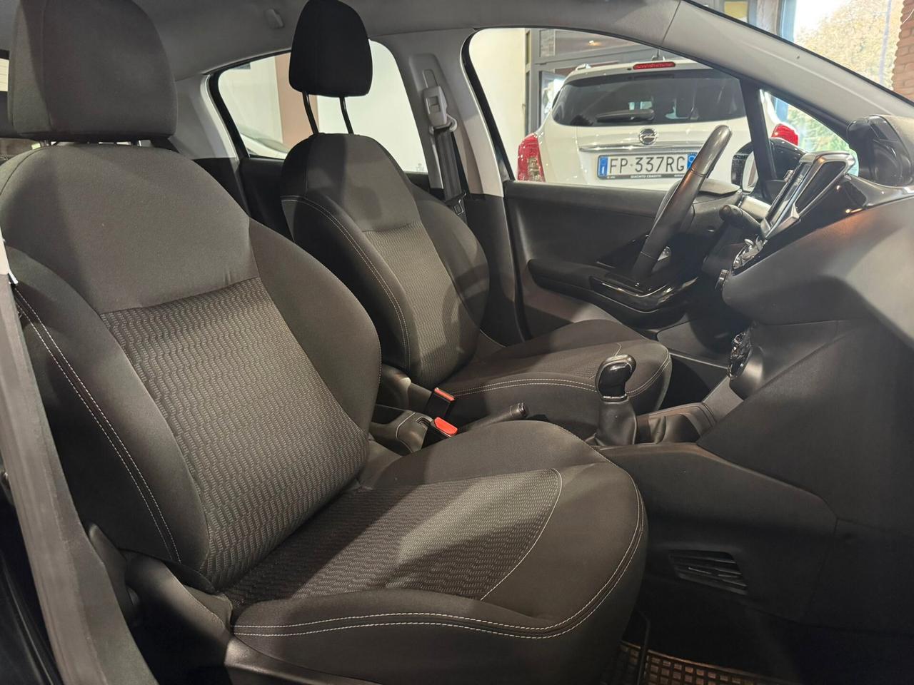 Peugeot 208 PureTech 82 5 porte Allure