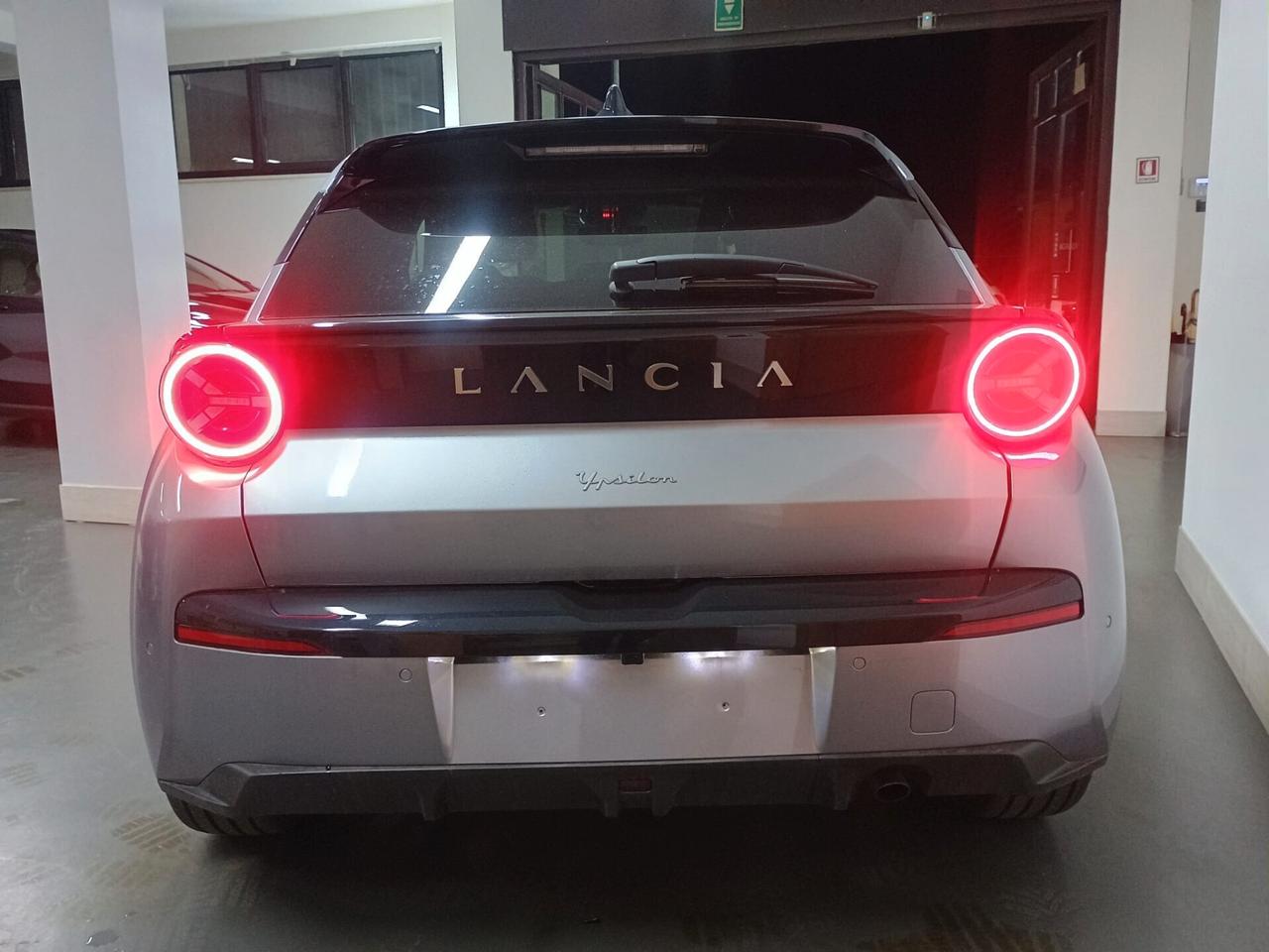 Lancia Ypsilon Hybrid e-DCT LX