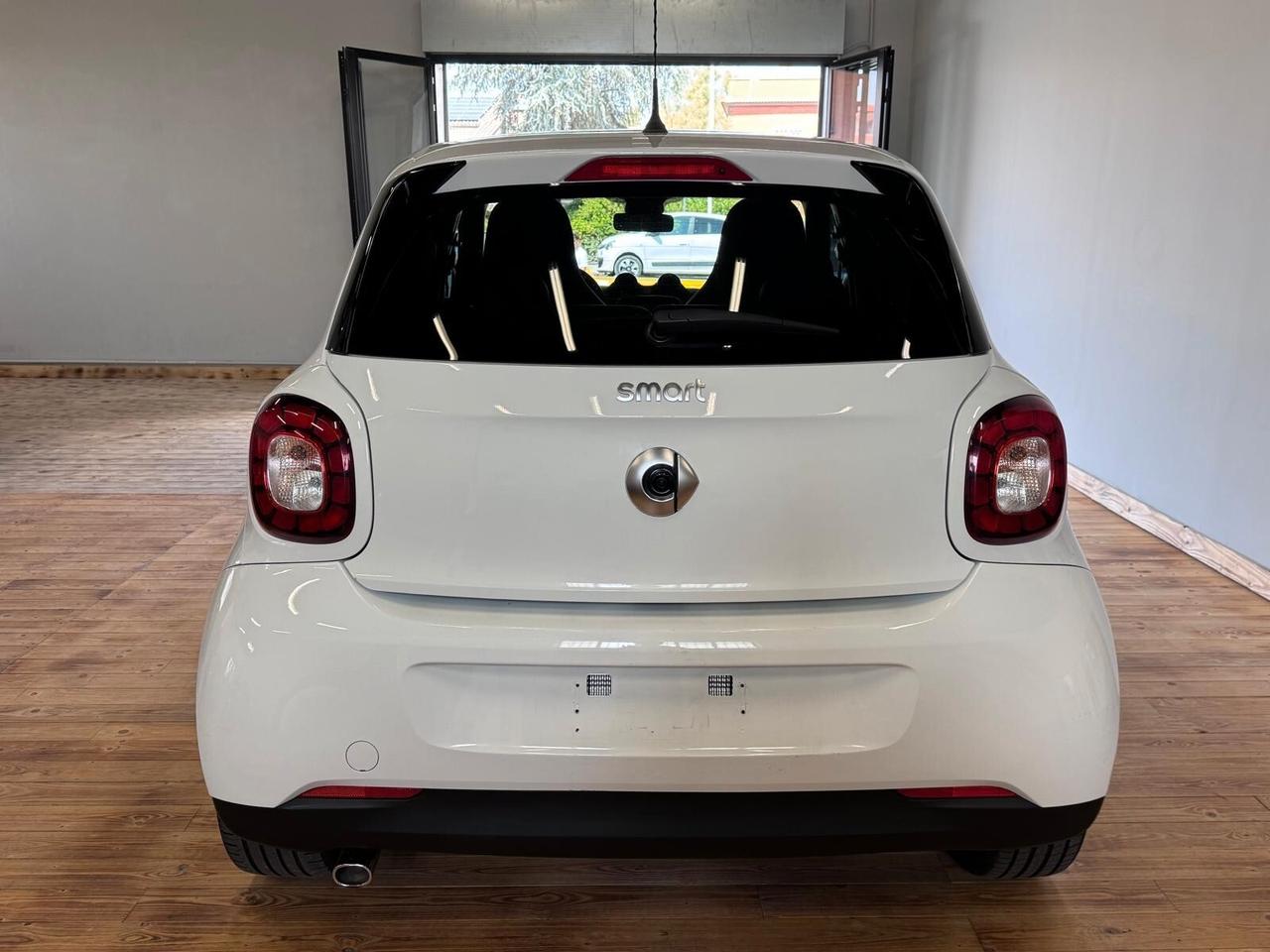 Smart ForFour 0.9 90CV PRIME SPORT PACK ,PANO,NAVI,LED,RETRO,UNIPRO