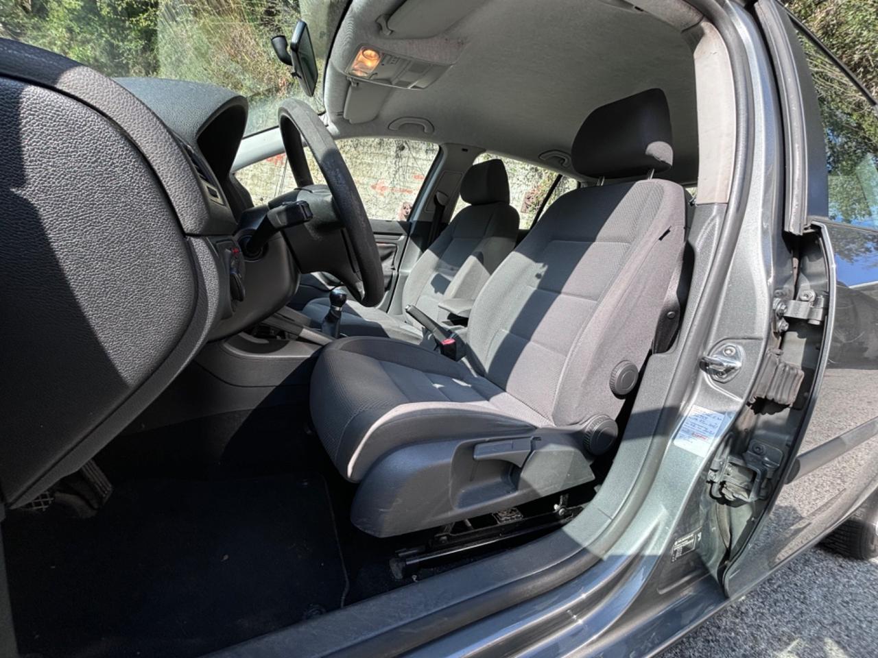 Volkswagen Golf 1.6 16V FSI 5p. Sportline