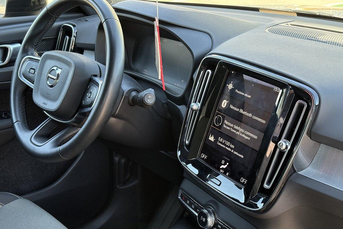 VOLVO XC40 T2 Momentum Pro N1