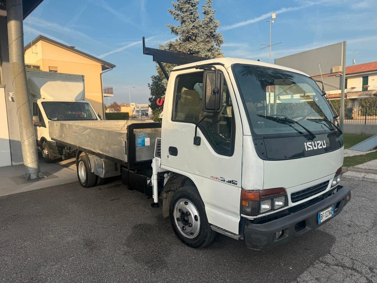 ISUZU NPR69L CON GRU BONFIGLIOLI