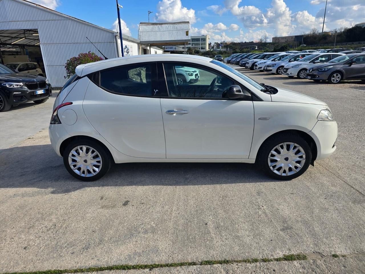 Lancia Ypsilon 1.2 69 CV 5 porte S&S Platinum