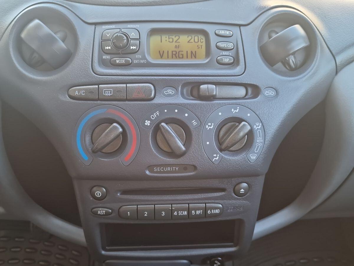 TOYOTA YARIS 1.0