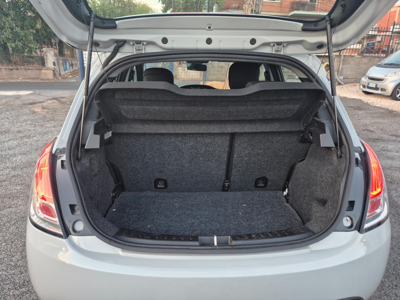 Lancia Ypsilon 1.2 69 CV 5 porte GPL Ecochic Monogram